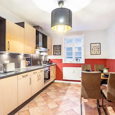 Im Torwaerterhaeuschen *