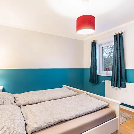 Im Torwaerterhaeuschen *