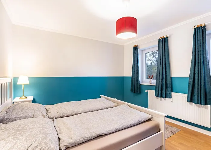 Im Torwärterhäuschen *