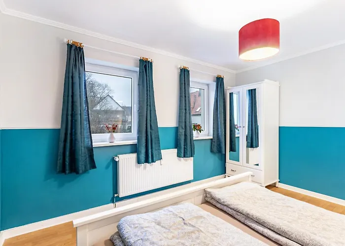 Im Torwärterhäuschen *