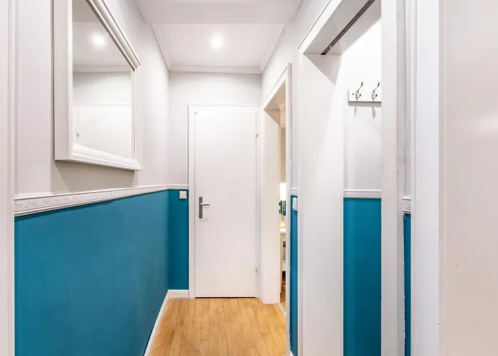 Im Torwärterhäuschen *